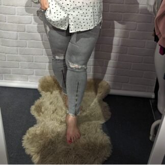 JEANSY Z DZIURAMI I SUWAKAMI