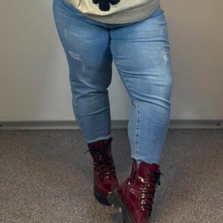 JEANSY MOM FIT Z PRZETARCIAMI