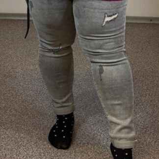 JEANSY SZARE Z PASKIEM Z PEREŁEK