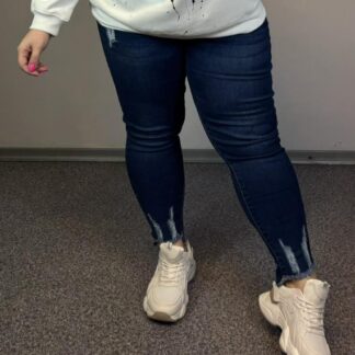 JEANSY Z SUWAKIEM NA NOGAWCE