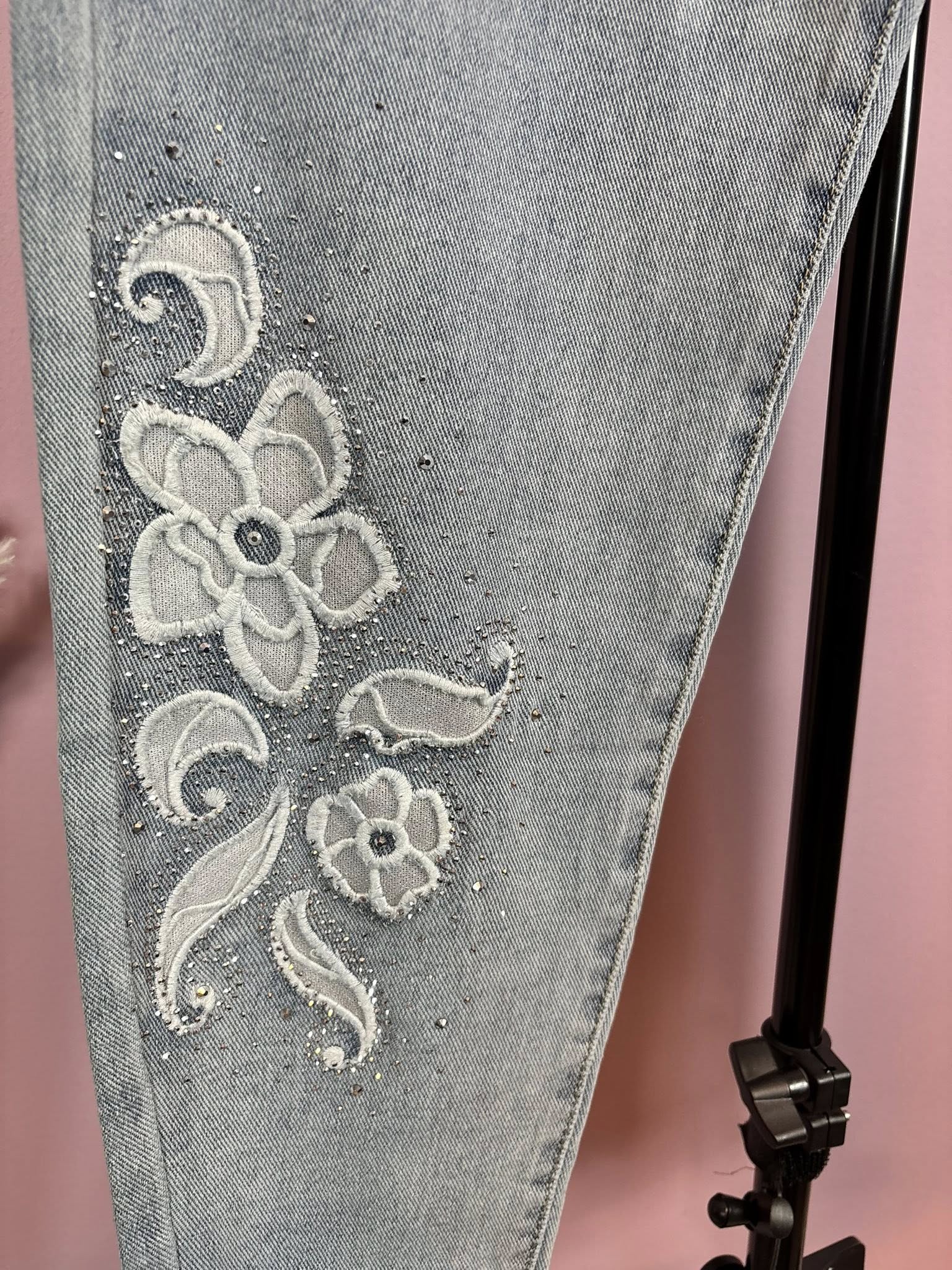 JEANSY MOM FIT BLING - obrazek 5